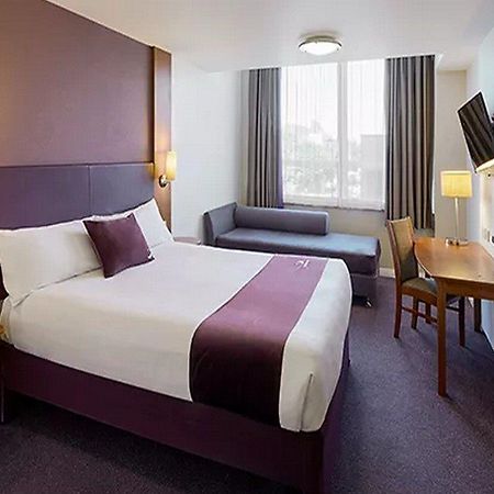 Premier Inn Dudley Town Centre Екстериор снимка