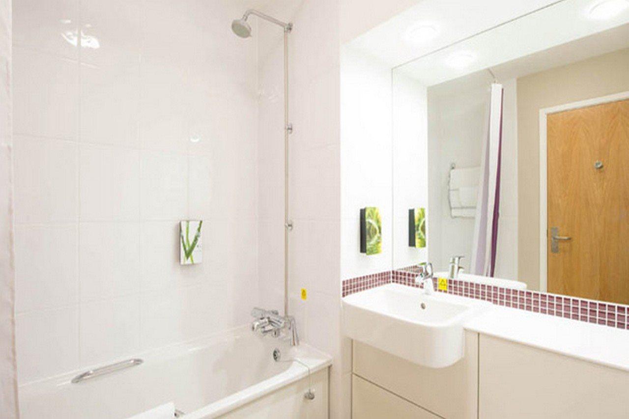 Premier Inn Dudley Town Centre Екстериор снимка